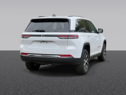 More photos of 2023 Jeep Grand Cherokee Limited at Zeigler Chrysler Dodge Jeep Ram of Grandville, MI