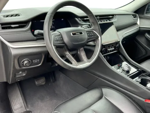 More photos of 2023 Jeep Grand Cherokee Limited at Zeigler Chrysler Dodge Jeep Ram of Grandville, MI