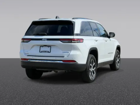 More photos of 2023 Jeep Grand Cherokee Limited at Zeigler Chrysler Dodge Jeep Ram of Grandville, MI