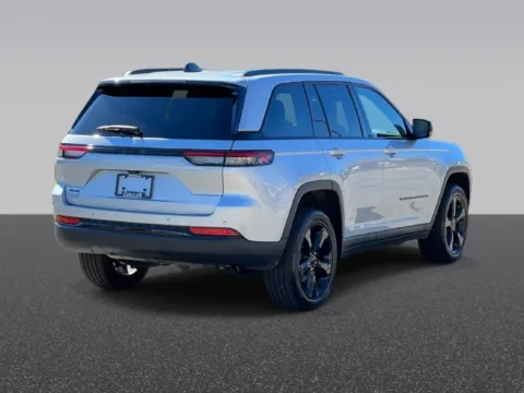 More photos of 2024 Jeep Grand Cherokee Altitude at Zeigler Chrysler Dodge Jeep Ram of Grandville, MI