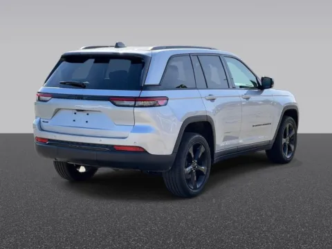 More photos of 2024 Jeep Grand Cherokee Altitude at Zeigler Chrysler Dodge Jeep Ram of Grandville, MI