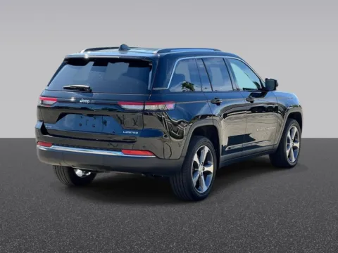 More photos of 2023 Jeep Grand Cherokee Limited at Zeigler Chrysler Dodge Jeep Ram of Grandville, MI