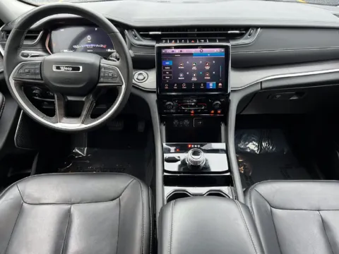 More photos of 2023 Jeep Grand Cherokee Limited at Zeigler Chrysler Dodge Jeep Ram of Grandville, MI