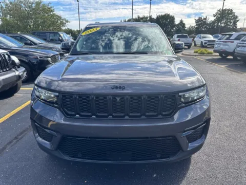 Another view of 2023 Jeep Grand Cherokee Limited for sale in Grandville, MI at Zeigler Chrysler Dodge Jeep Ram of Grandville