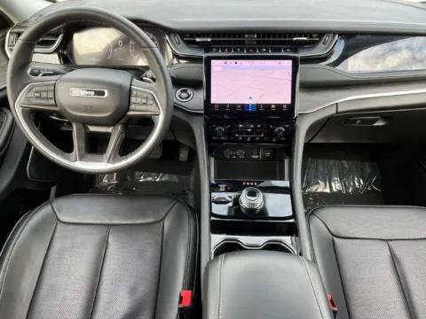 More photos of 2023 Jeep Grand Cherokee Limited at Zeigler Chrysler Dodge Jeep Ram of Grandville, MI