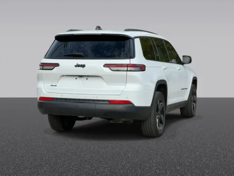 More photos of 2023 Jeep Grand Cherokee L Altitude at Zeigler Chrysler Dodge Jeep Ram of Grandville, MI