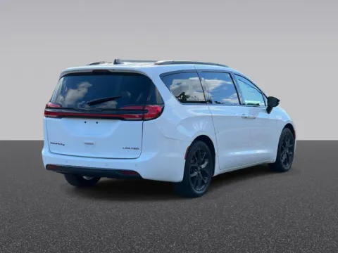 More photos of 2025 Chrysler Pacifica Limited at Zeigler Chrysler Dodge Jeep Ram of Grandville, MI