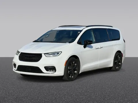Photos of 2025 Chrysler Pacifica Limited for sale in Grandville, MI at Zeigler Chrysler Dodge Jeep Ram of Grandville