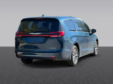 More photos of 2025 Chrysler Pacifica Hybrid Select at Zeigler Chrysler Dodge Jeep Ram of Grandville, MI