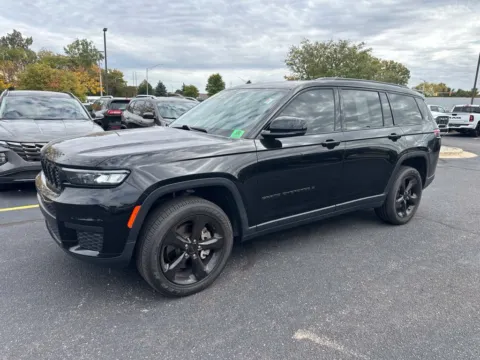 More photos of 2023 Jeep Grand Cherokee L Altitude at Zeigler Chrysler Dodge Jeep Ram of Grandville, MI