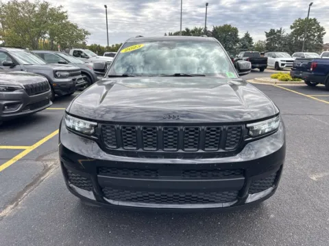 Another view of 2023 Jeep Grand Cherokee L Altitude for sale in Grandville, MI at Zeigler Chrysler Dodge Jeep Ram of Grandville