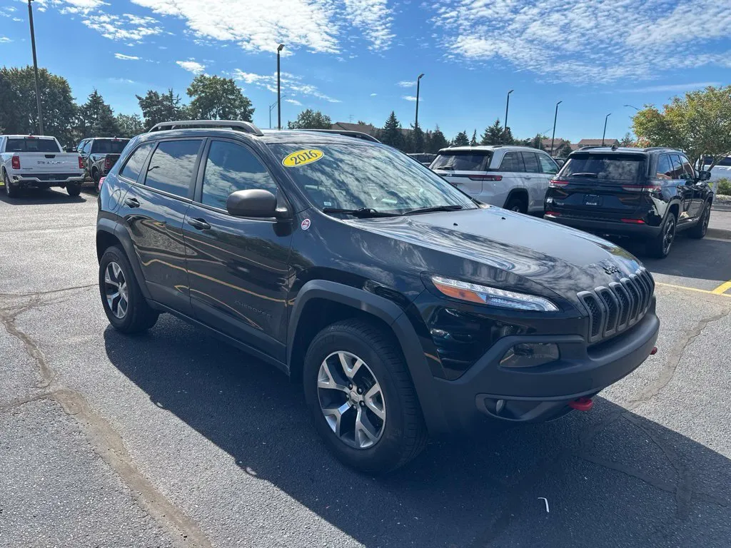 Black 2016 Jeep Cherokee Trailhawk for sale in Grandville, MI