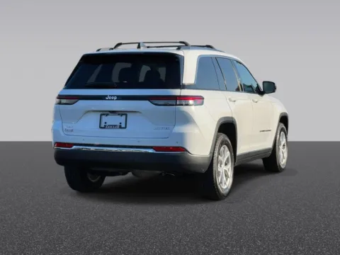 More photos of 2023 Jeep Grand Cherokee Limited at Zeigler Chrysler Dodge Jeep Ram of Grandville, MI