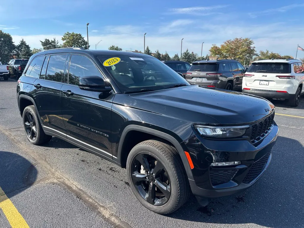 Black 2023 Jeep Grand Cherokee Limited for sale in Grandville, MI