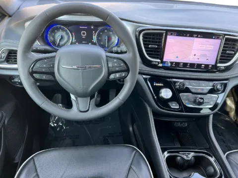 More photos of 2025 Chrysler Pacifica Limited at Zeigler Chrysler Dodge Jeep Ram of Grandville, MI