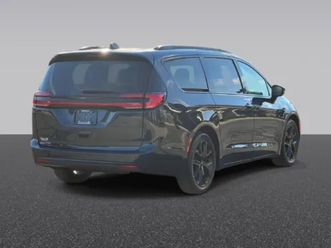 More photos of 2025 Chrysler Pacifica Limited at Zeigler Chrysler Dodge Jeep Ram of Grandville, MI