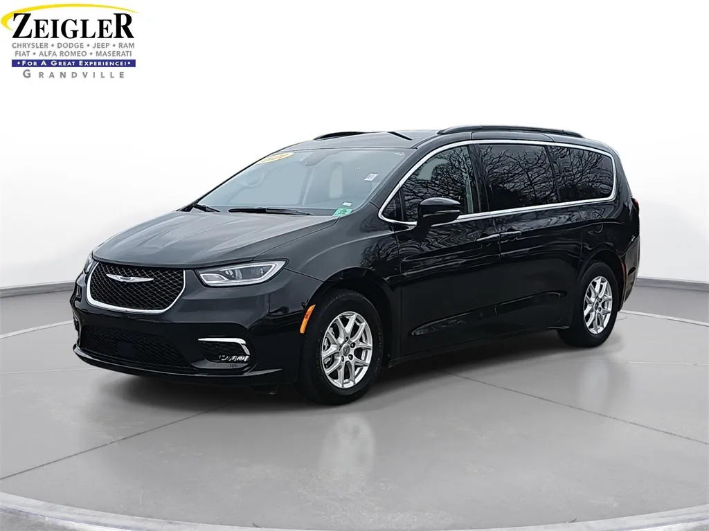 2022 Chrysler Pacifica Touring L for sale in Grandville, MI
