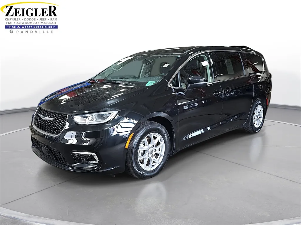 2023 Chrysler Pacifica Touring L for sale in Grandville, MI