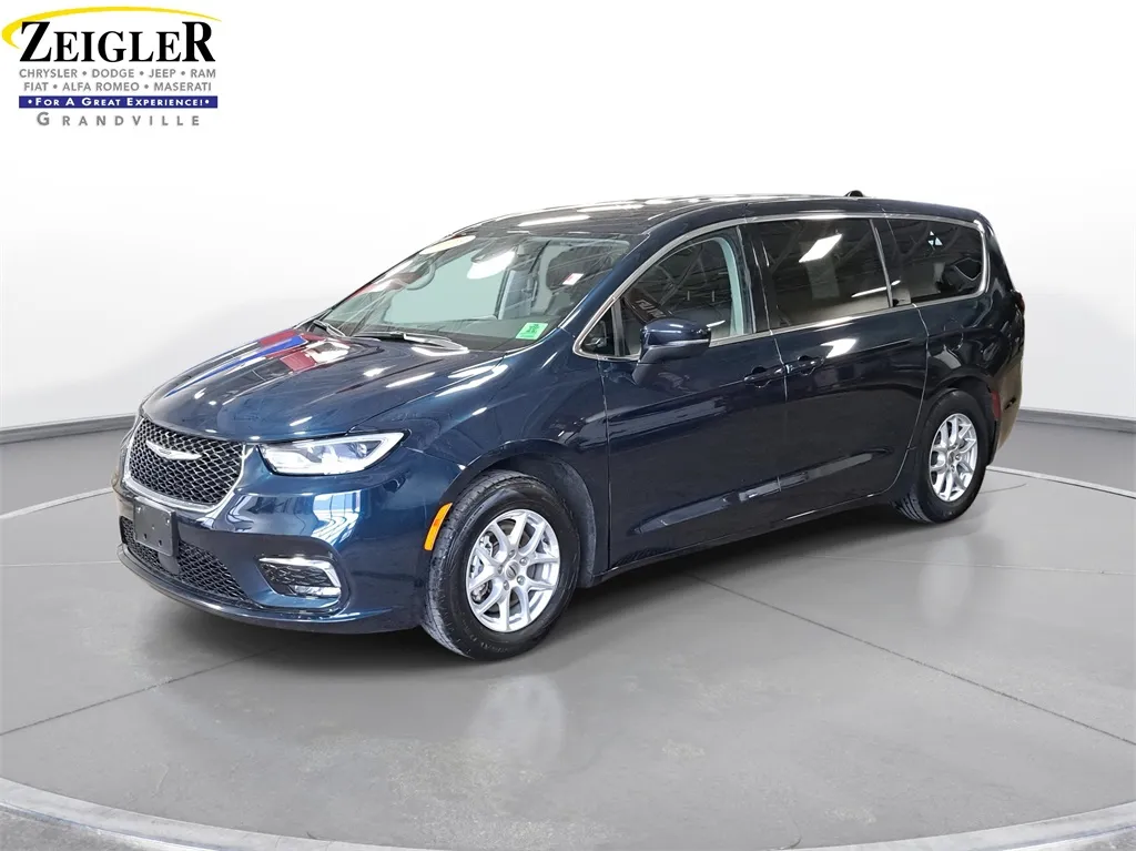 2023 Chrysler Pacifica Touring L for sale in Grandville, MI