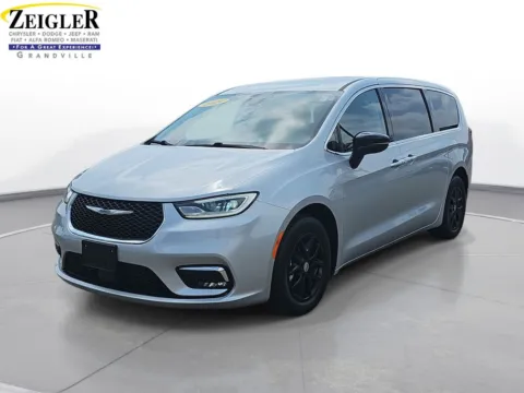 Silver 2024 Chrysler Pacifica Touring L for sale in Grandville, MI