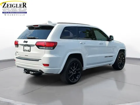 More photos of 2017 Jeep Grand Cherokee Altitude at Zeigler Chrysler Dodge Jeep Ram of Grandville, MI