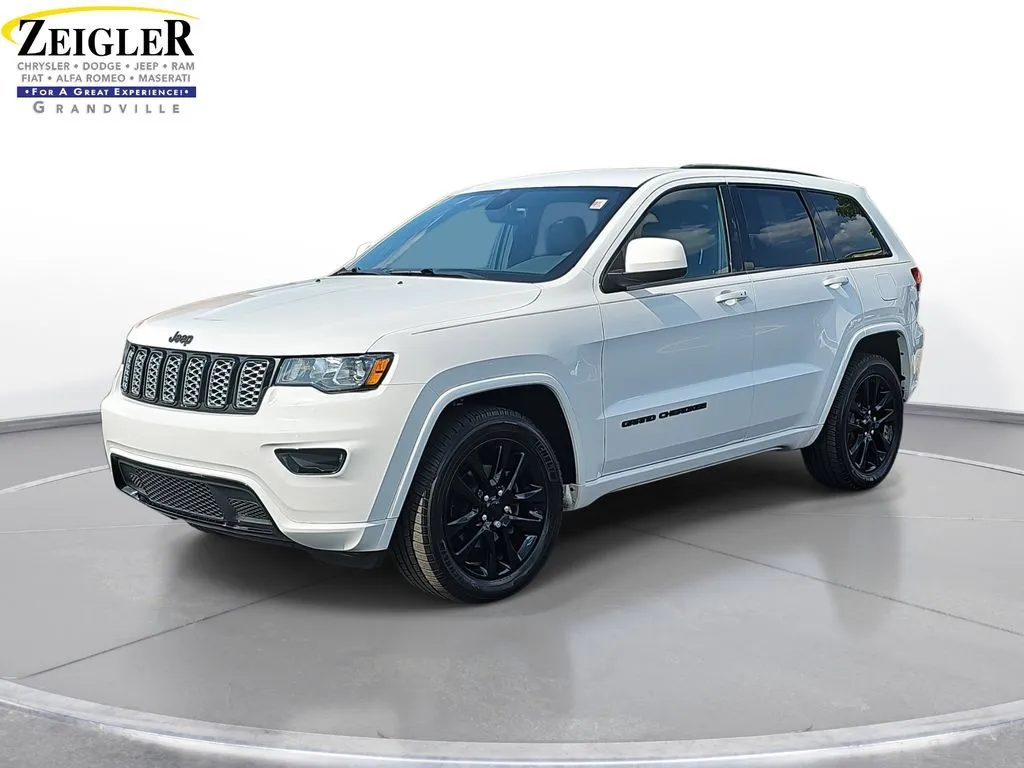 White 2017 Jeep Grand Cherokee Altitude for sale in Grandville, MI