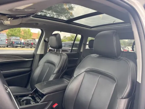 Another view of 2022 Jeep Grand Cherokee Limited for sale in Grandville, MI at Zeigler Chrysler Dodge Jeep Ram of Grandville