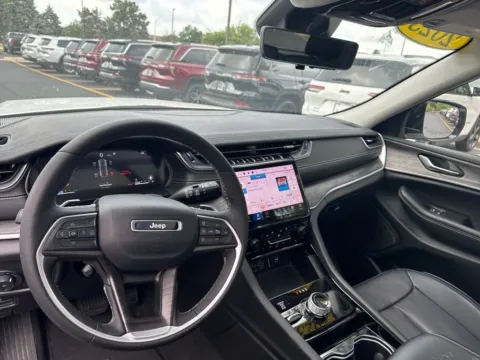 More photos of 2022 Jeep Grand Cherokee Limited at Zeigler Chrysler Dodge Jeep Ram of Grandville, MI