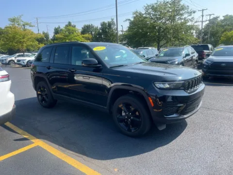 Black 2023 Jeep Grand Cherokee Altitude for sale in Grandville, MI