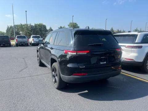 More photos of 2023 Jeep Grand Cherokee Altitude at Zeigler Chrysler Dodge Jeep Ram of Grandville, MI
