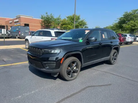 More photos of 2023 Jeep Grand Cherokee Altitude at Zeigler Chrysler Dodge Jeep Ram of Grandville, MI