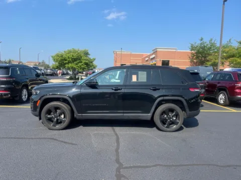 More photos of 2023 Jeep Grand Cherokee Altitude at Zeigler Chrysler Dodge Jeep Ram of Grandville, MI