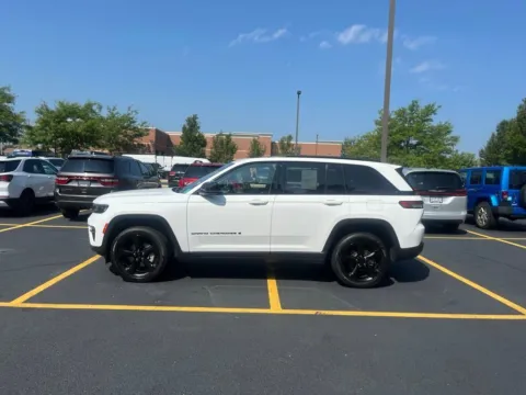 More photos of 2023 Jeep Grand Cherokee Limited at Zeigler Chrysler Dodge Jeep Ram of Grandville, MI