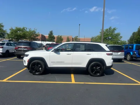More photos of 2023 Jeep Grand Cherokee Limited at Zeigler Chrysler Dodge Jeep Ram of Grandville, MI