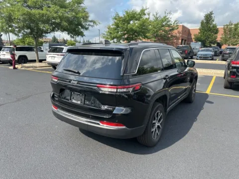More photos of 2023 Jeep Grand Cherokee Limited at Zeigler Chrysler Dodge Jeep Ram of Grandville, MI