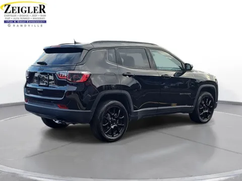 More photos of 2022 Jeep Compass Altitude at Zeigler Chrysler Dodge Jeep Ram of Grandville, MI