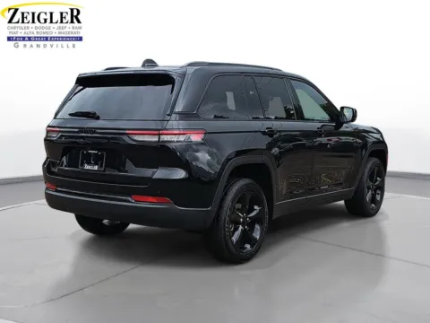 More photos of 2022 Jeep Grand Cherokee Altitude at Zeigler Chrysler Dodge Jeep Ram of Grandville, MI