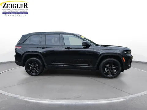 More photos of 2022 Jeep Grand Cherokee Altitude at Zeigler Chrysler Dodge Jeep Ram of Grandville, MI