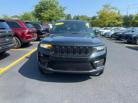 Another view of 2022 Jeep Grand Cherokee Altitude for sale in Grandville, MI at Zeigler Chrysler Dodge Jeep Ram of Grandville