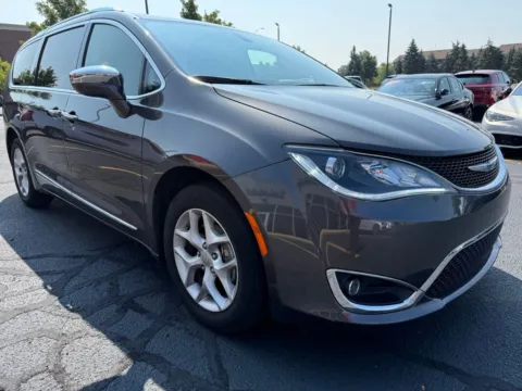 Gray 2020 Chrysler Pacifica Limited for sale in Grandville, MI
