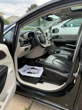 Another view of 2018 Chrysler Pacifica Limited for sale in Grandville, MI at Zeigler Chrysler Dodge Jeep Ram of Grandville