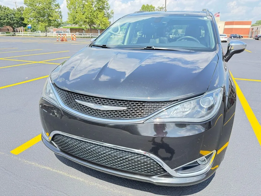 Black 2018 Chrysler Pacifica Limited for sale in Grandville, MI