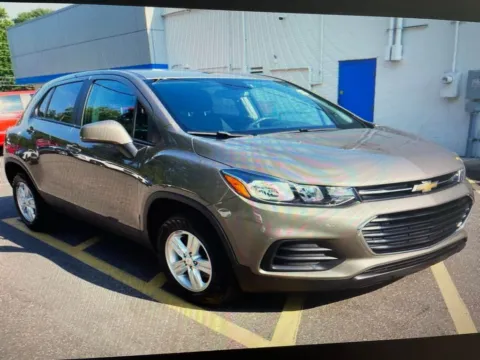 Gray 2022 Chevrolet Trax LS for sale in Grandville, MI