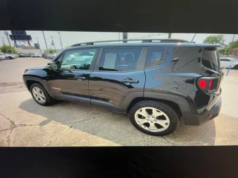 More photos of 2022 Jeep Renegade Limited at Zeigler Chrysler Dodge Jeep Ram of Grandville, MI