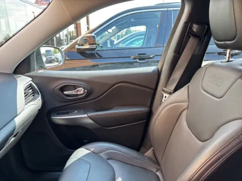 More photos of 2020 Jeep Cherokee Limited at Zeigler Chrysler Dodge Jeep Ram of Grandville, MI