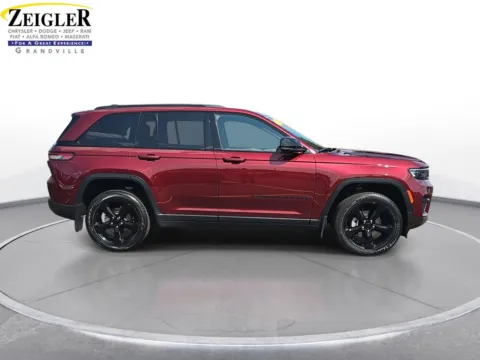 More photos of 2022 Jeep Grand Cherokee Altitude at Zeigler Chrysler Dodge Jeep Ram of Grandville, MI