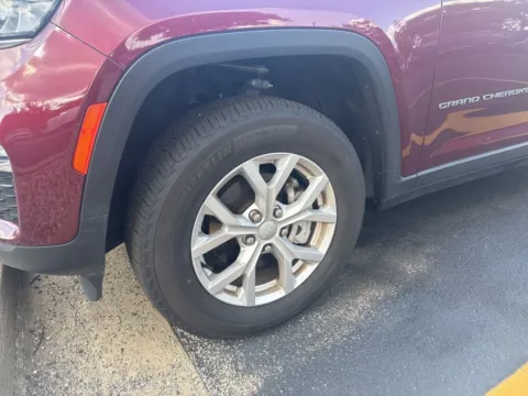 Another view of 2023 Jeep Grand Cherokee Limited for sale in Grandville, MI at Zeigler Chrysler Dodge Jeep Ram of Grandville
