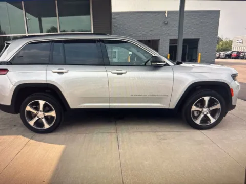 Silver 2023 Jeep Grand Cherokee Limited for sale in Grandville, MI