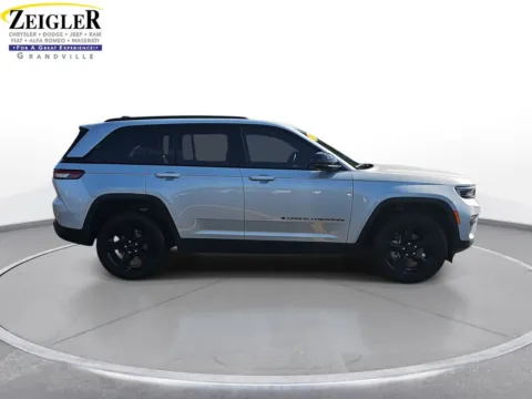 More photos of 2023 Jeep Grand Cherokee Limited at Zeigler Chrysler Dodge Jeep Ram of Grandville, MI