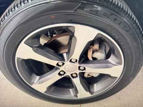 More photos of 2023 Jeep Grand Cherokee Limited at Zeigler Chrysler Dodge Jeep Ram of Grandville, MI